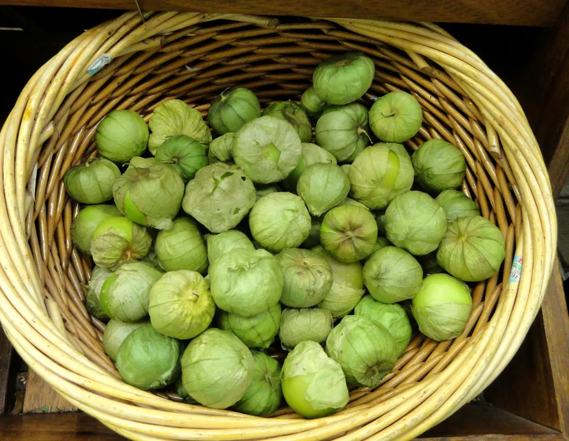 Verde Tomatillos